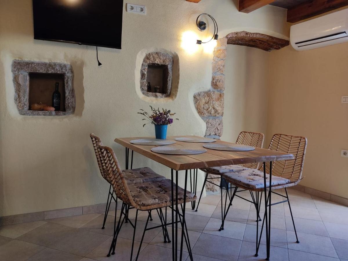 House Tuna Ustrine Exterior foto